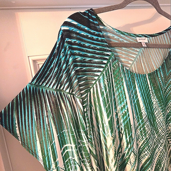 Clearance ☆ Avenue Plus-Size 22-24 Poncho Blouse • Foliage print - Picture 4 of 12